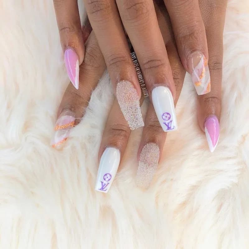 Groov'd Grabbers by Siya Sani in Knysna CBD