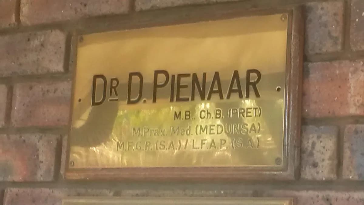 Dr. D Pienaar, Dr M. Murray, Dr. H Snyman Dr. S Krüger in Brits Central