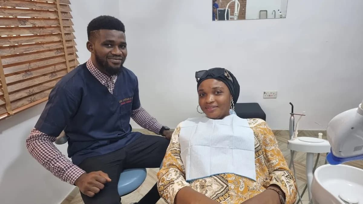 De - Crest Dental Clinic in Adeniran Ogunsanya