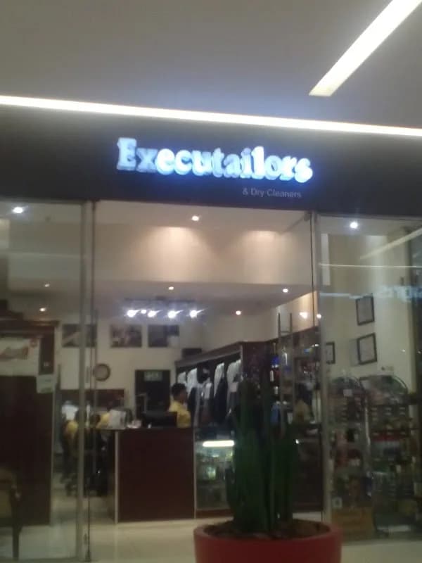 Executailors & Dry Cleaners in Morningside