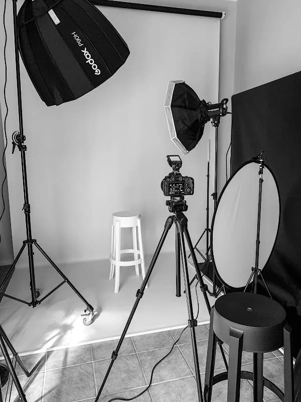 Les-Lee Lesch Photo studio in Boland Park