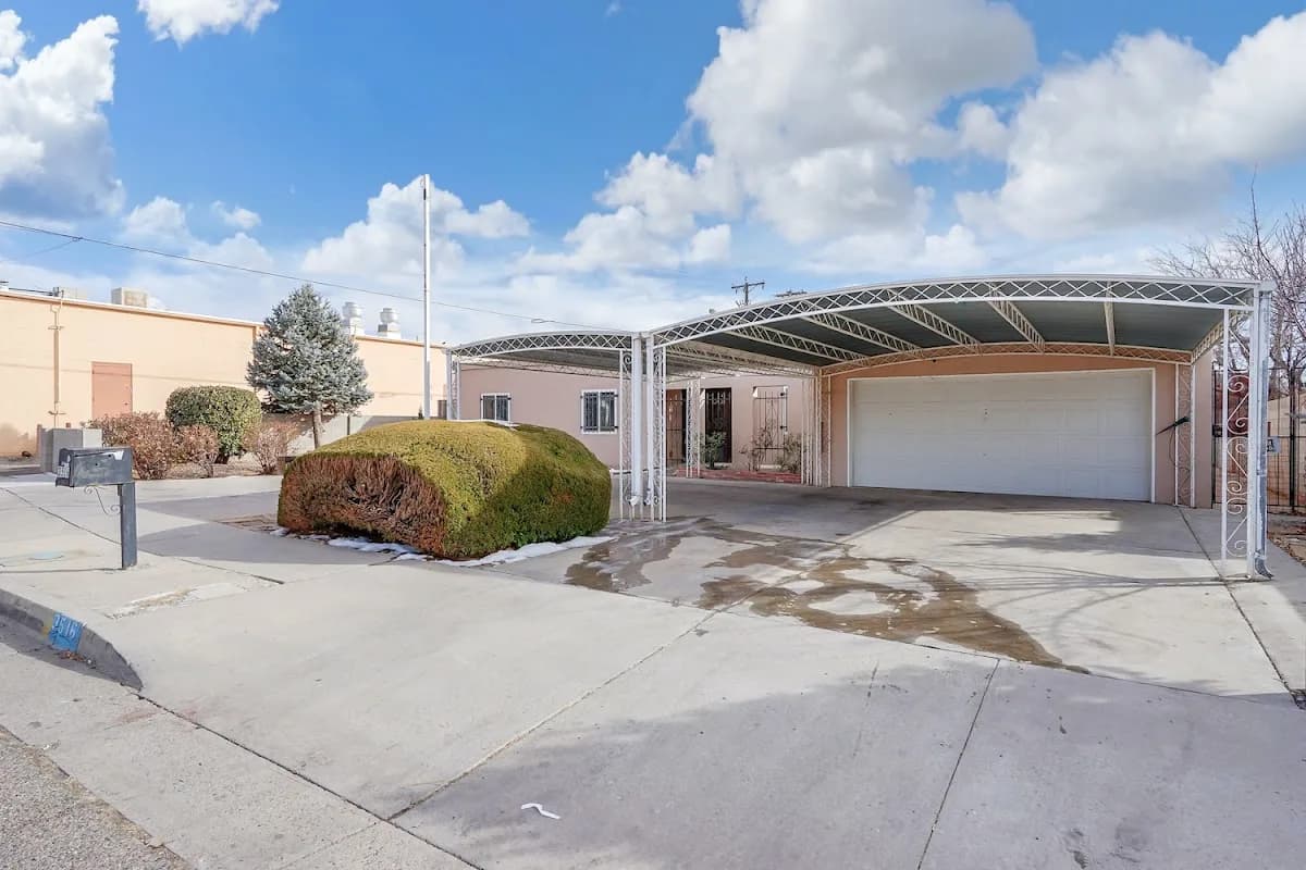 Absolute Real Estate in Rio Rancho / Intel