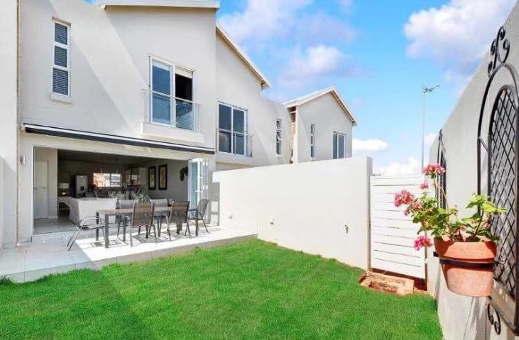 Pepper Tree Lane Complex - Linden. in Linden