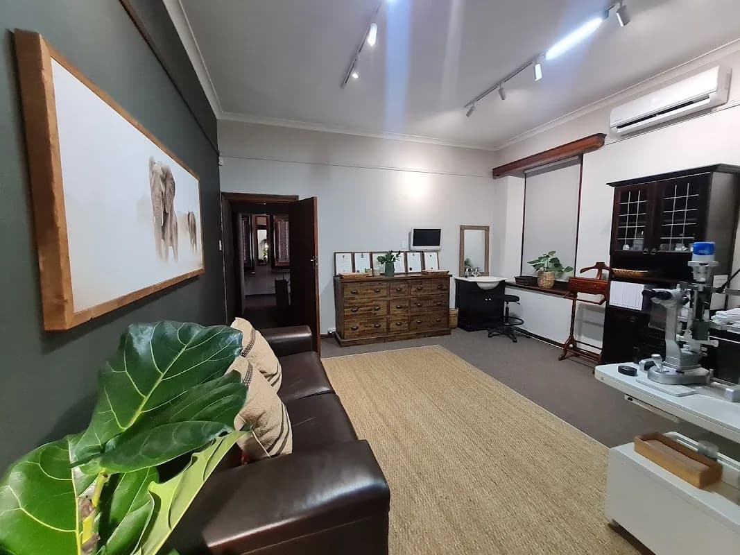 Paarl Eye Centre, Ophthalmologists, Cataract, LASER, Glaucoma and Retina Surgeons in Franschhoek