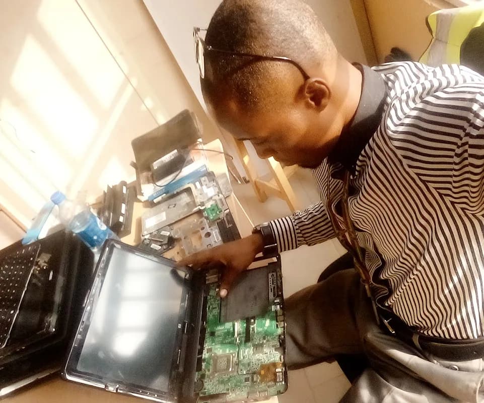 Fixs khan computer solution in Ajegunle