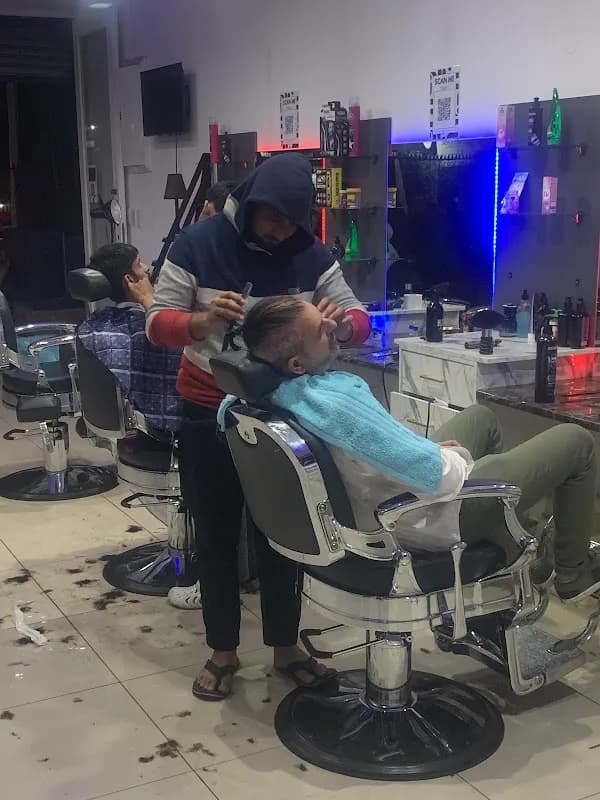 GOLDEN SCISSOR HAIR SALON in Greenside