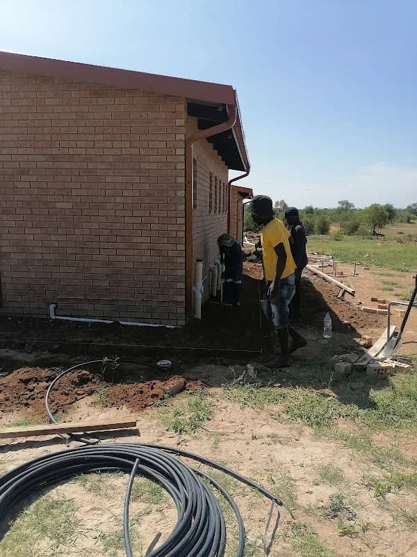 Are Phuthaneng Basadi Multiprojects in Flora Park