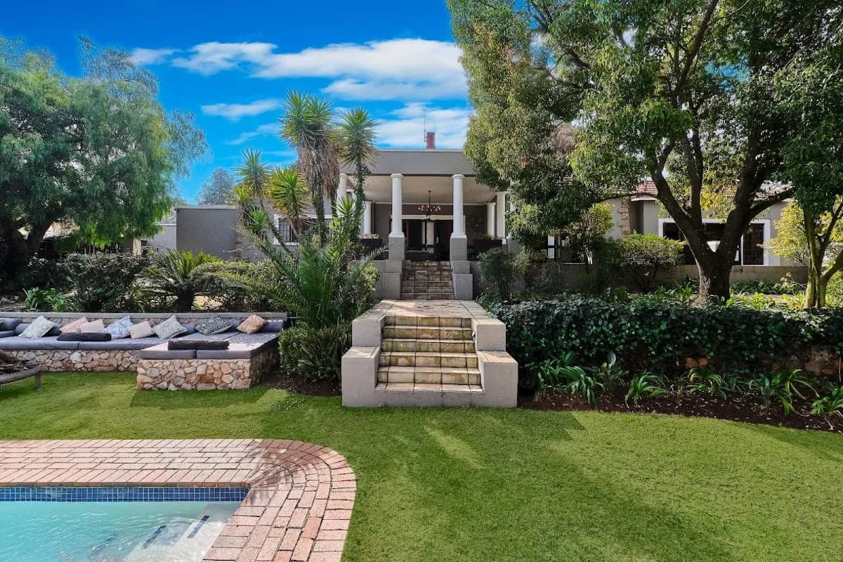 Rose Road Manor in Houghton
