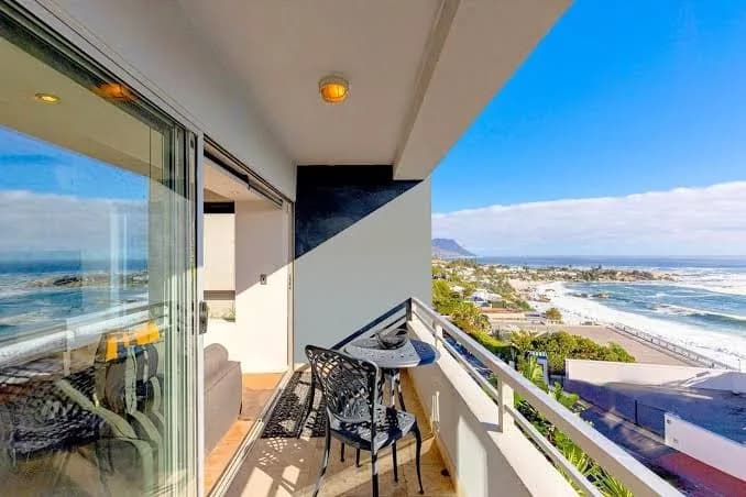 Clifton YOLO Spaces - Clifton Beachfront Executive Apartment in Clifton