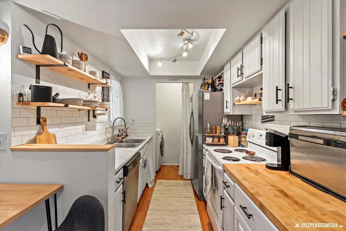 TAG Real Estate - Aurora Courtney in South Anchorage / Hillside