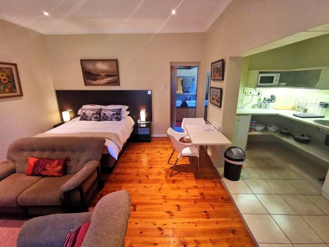 Cozy Manor Guest Rooms in Centurion