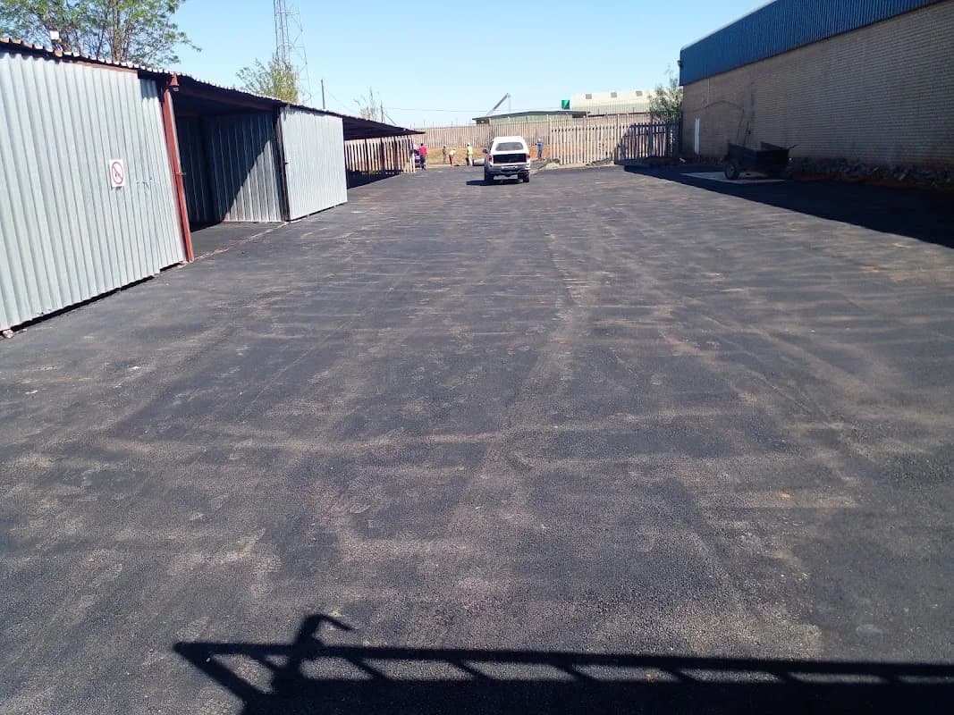 Clevmunashy Construction and tar surfacing in Birch Acres