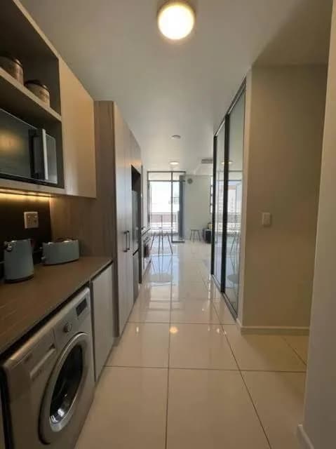 The Median Short Stay - Rosebank - One-Bedroom Apartment in Melrose