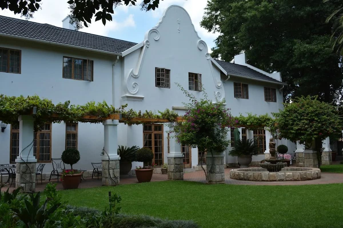 Le Chateau Guest House and Conference Centre in Birch Acres