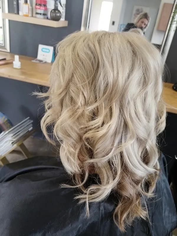 Do Or Dye Salon in Del Judor