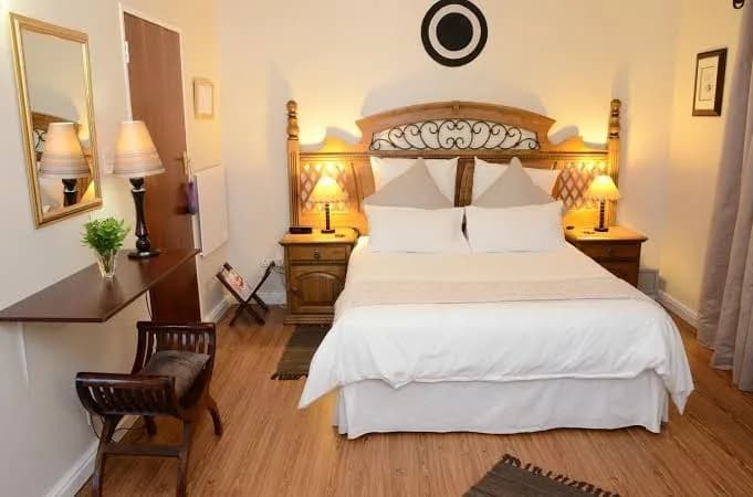 Simonsberg Guest House in Kayamandi