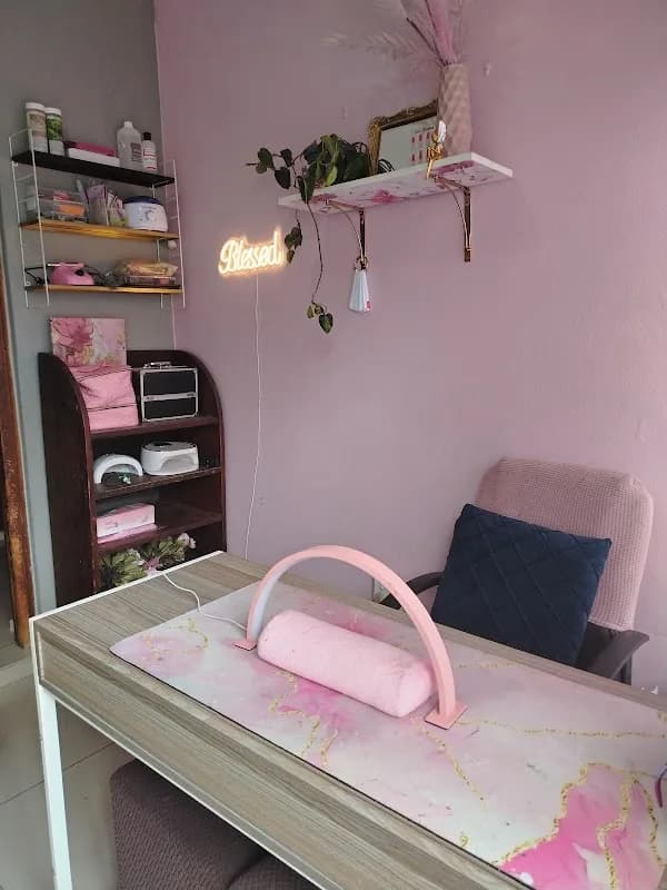 Pink Society Beauty Bar in Arboretum