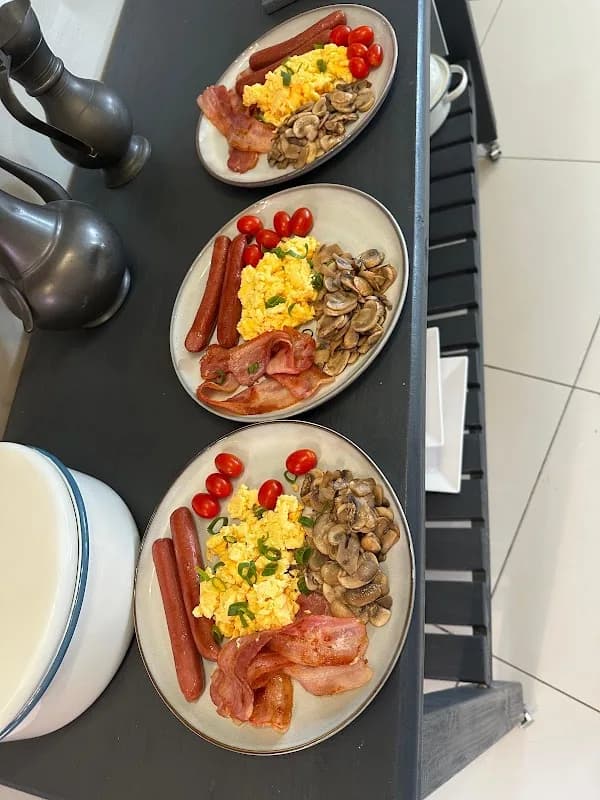 Somerset Nest Lodge in Somerset West CBD