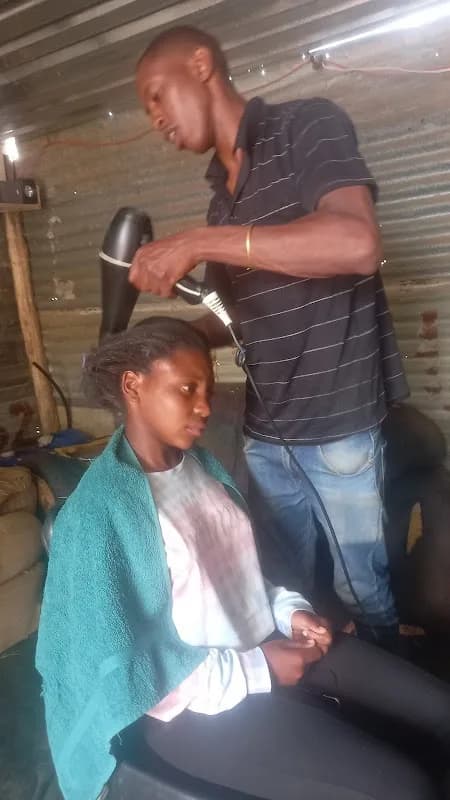 Njuza Hair Salon in Riebeeckstad
