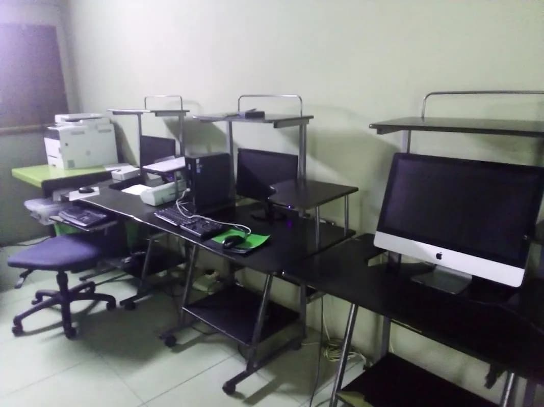 Dee's Internet Cafe in Pimville