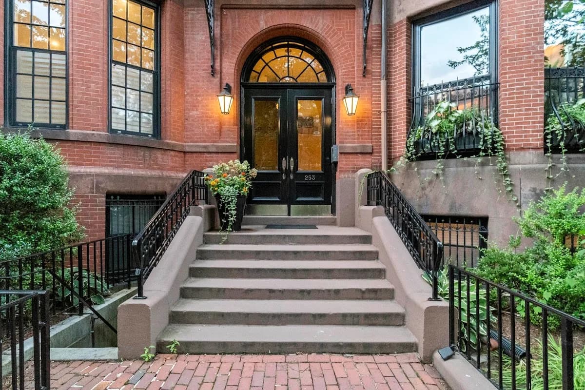 Beth Dickerson in Back Bay / Beacon Hill