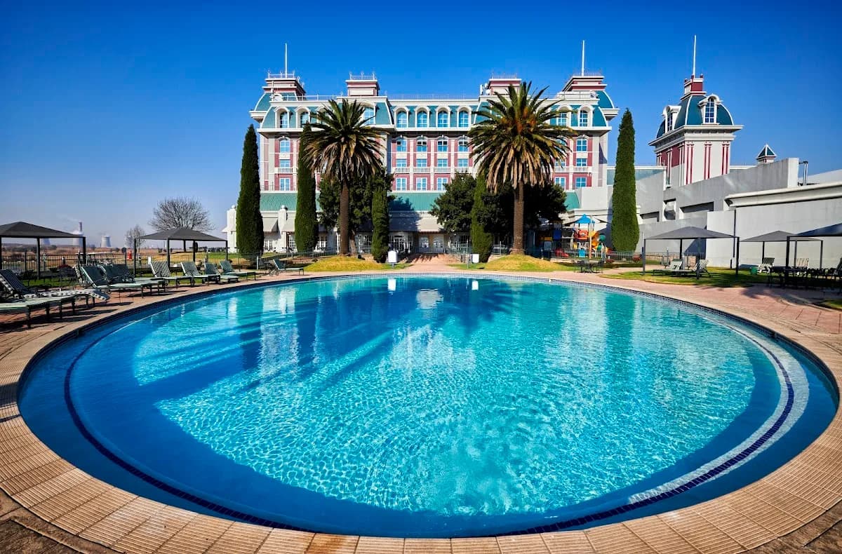 Graceland Hotel Casino and Country Club in Evander