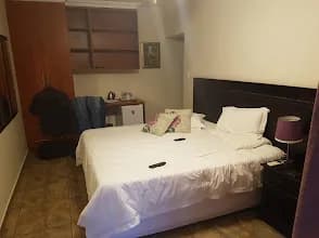 Sandpatrys Guest House in Marapong