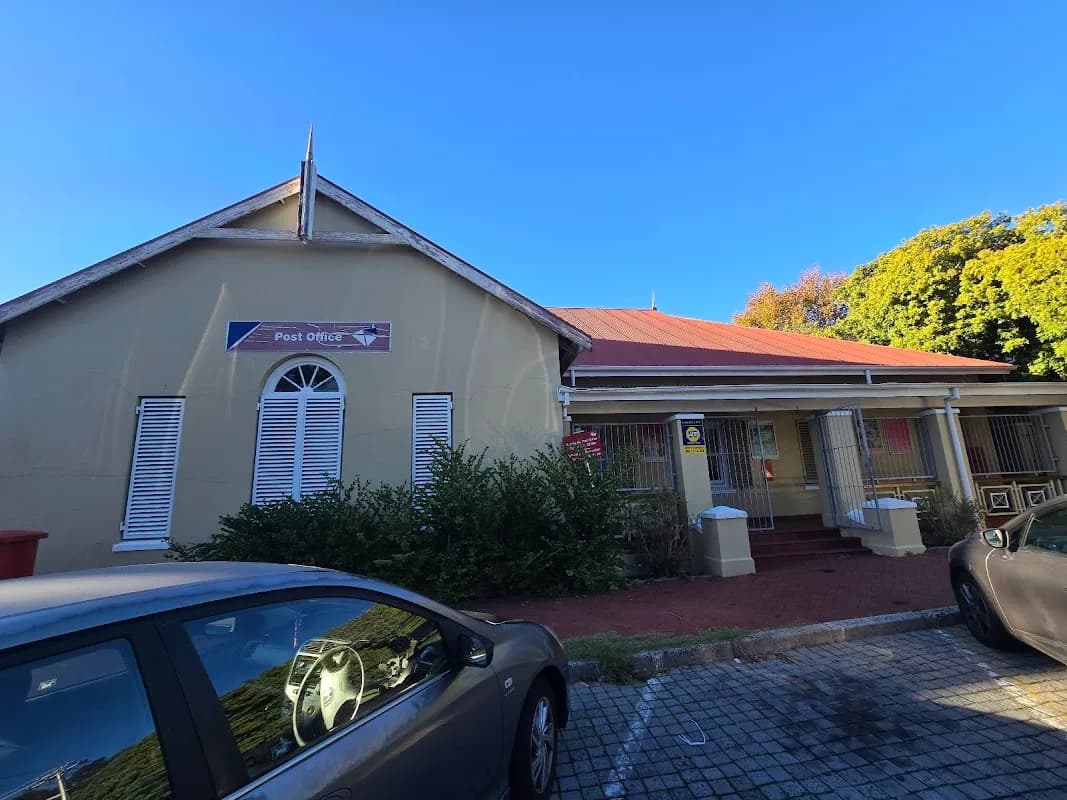 Kenilworth Post Office in Kenilworth