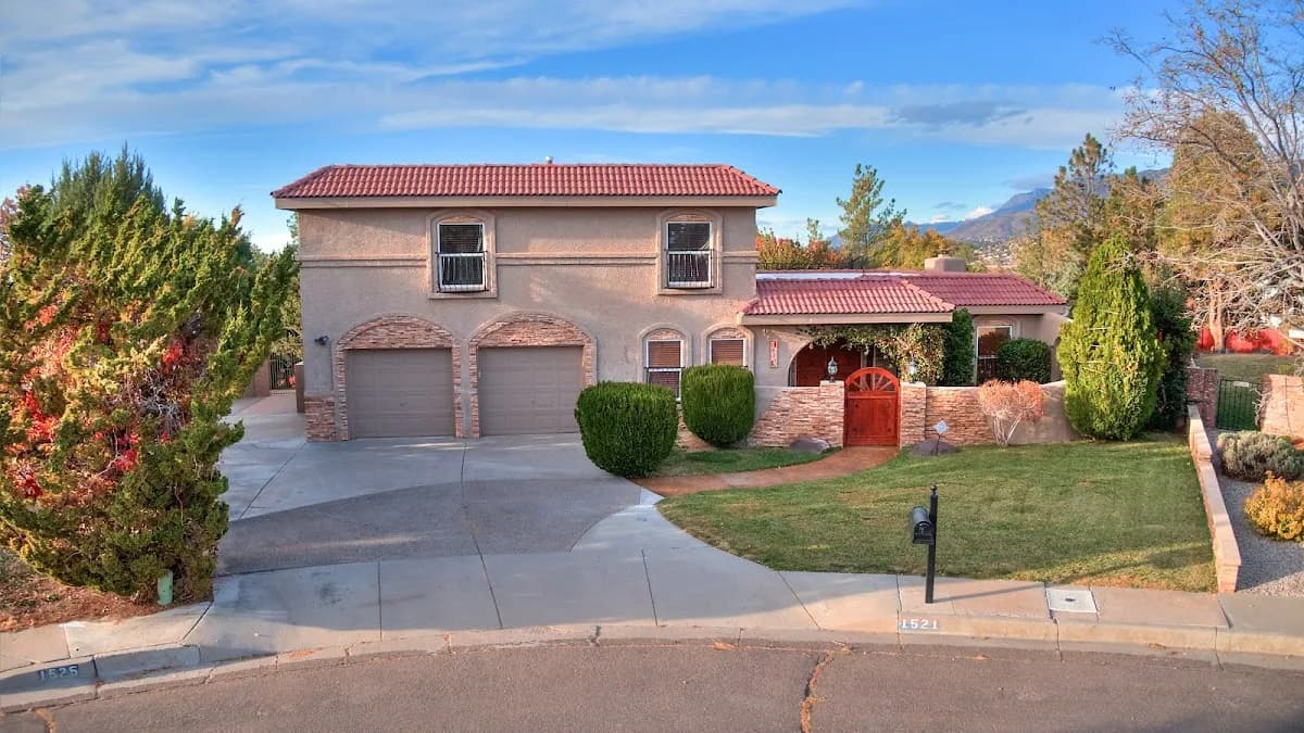 New Mexico Home Group in Uptown / Journal Center