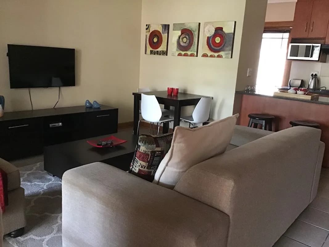 Stylish & Spacious fully Furnished Townhouse in Pentagon Park Bloemfontein in Langenhoven Park