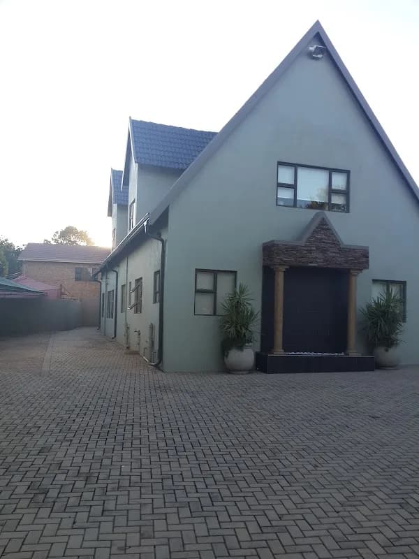 TUDOR MANOR GUESTHOUSE in Aerorand