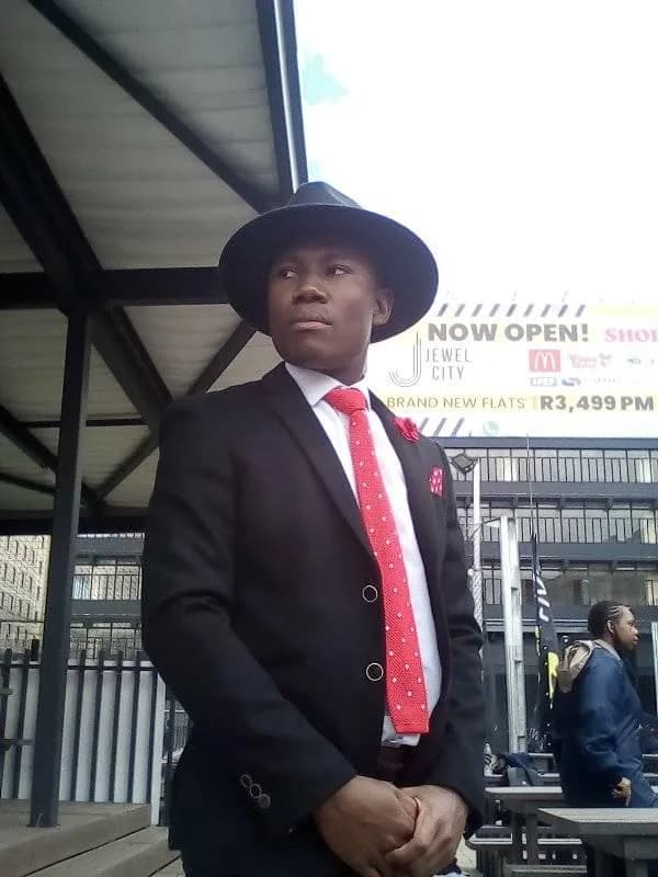 Menzi Dladla in Grand Central